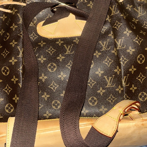 πΉπ€β’ 𫦠Louis Vuitton x GM x Lux for Thine Back Vibes - Picture 16 of 16